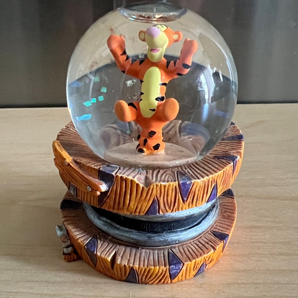 Disney Tigger Mini Snow Globe